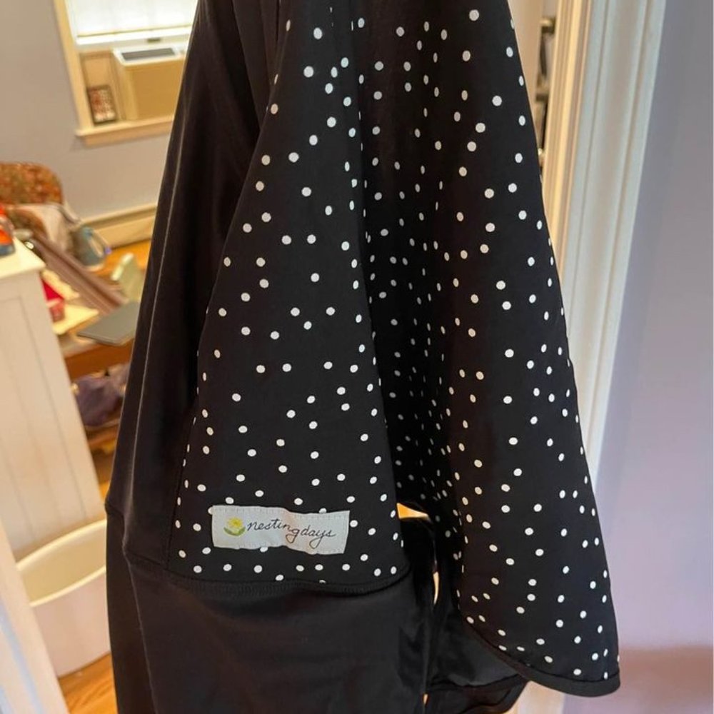 Nesting Days baby carrier/wrap size SMALL. 2017 model without foot/leg holes